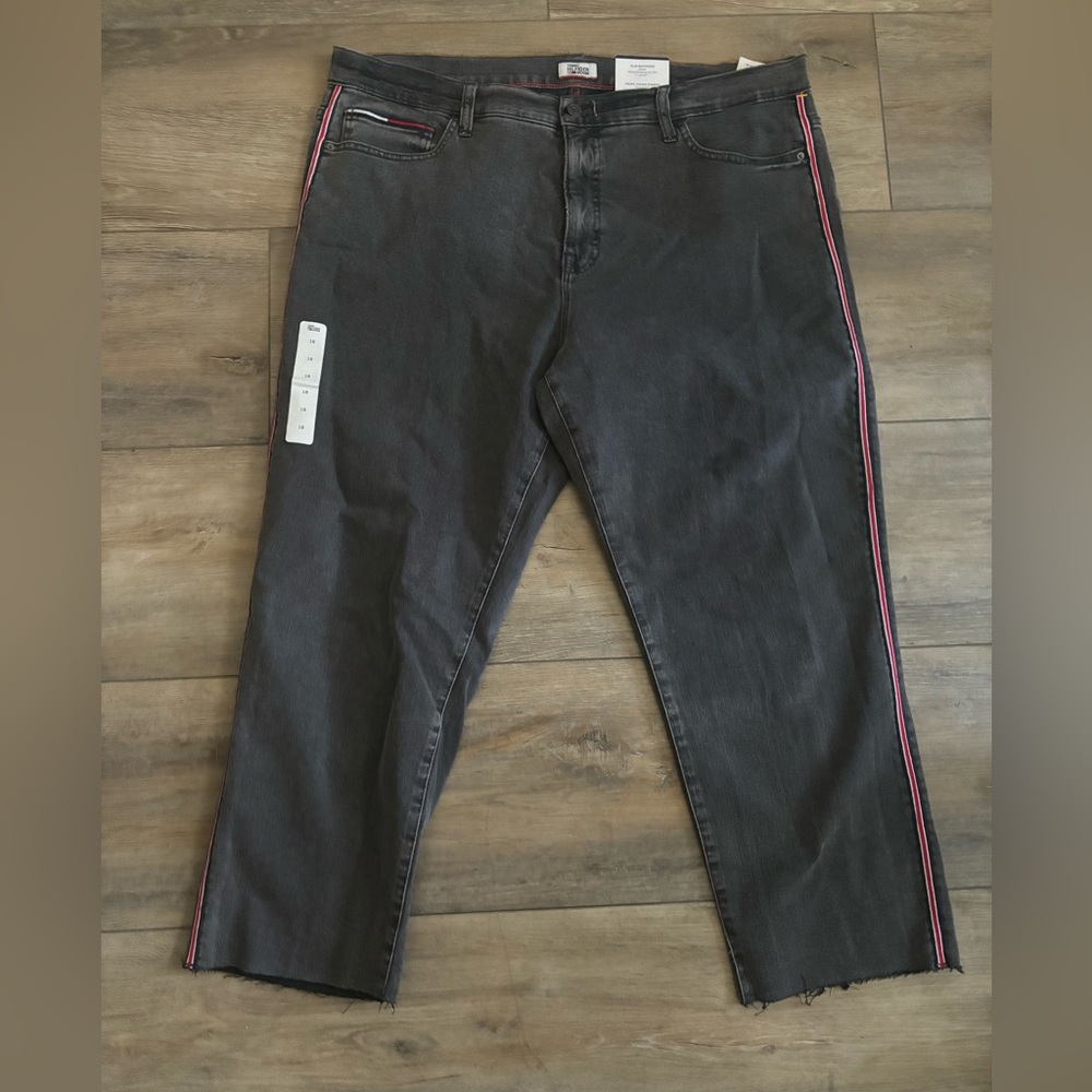 Tommy Hilfiger denim grey slim mid-rise boyfriend jeans. Women’s Size 18